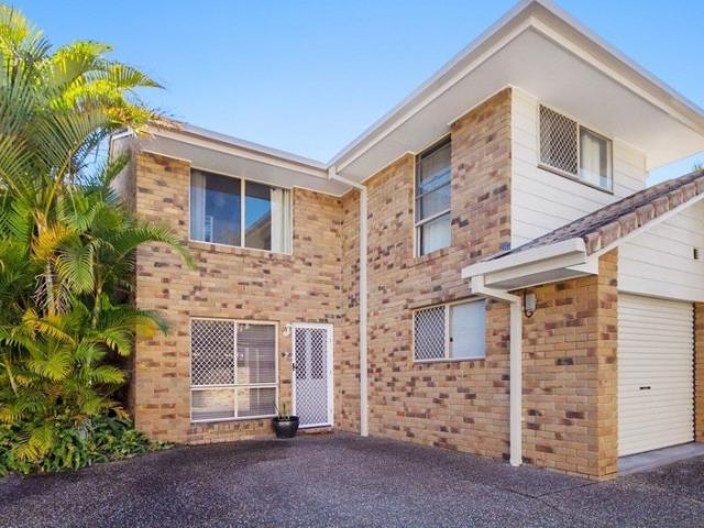 TIDY THREE BEDROOM TOWNHOUSE