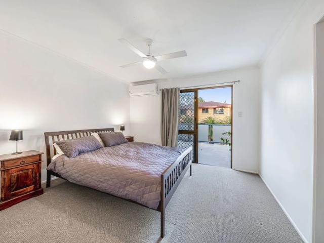 Tidy Townhouse Close to Amenities