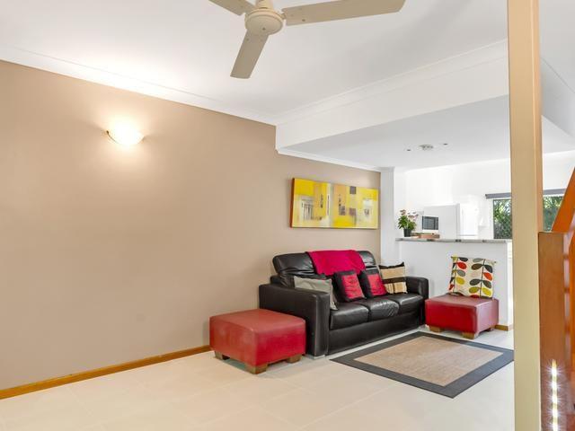 TIDY TOWNHOUSE IN THE HEART OF STRATFORD