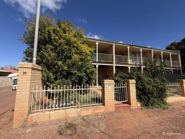 Tidy Townhouse in a Prime Location!
