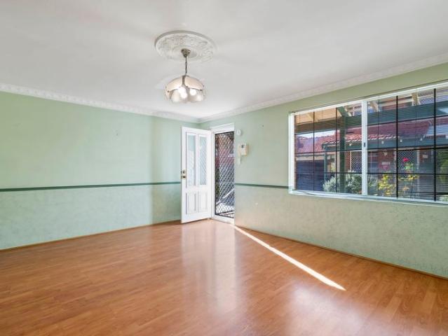 TIDY TOWNHOUSE IN PRIME LOCATION