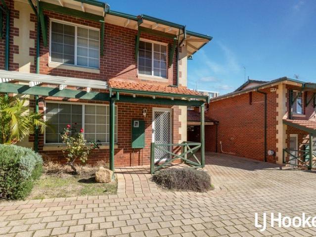 TIDY TOWNHOUSE IN PRIME LOCATION