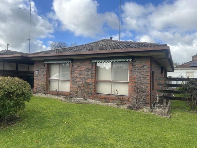 Tidy unit close to CBD!