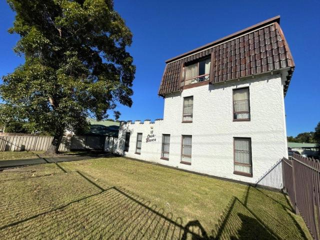 Tidy Unit Close to Town