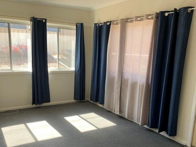 TIDY UNIT CLOSE TO UNE & TOWN CENTRE