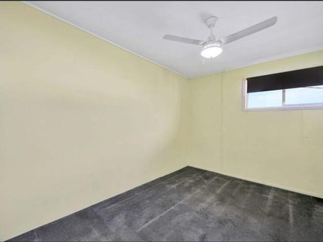 Tidy Unit in Convenient Location
