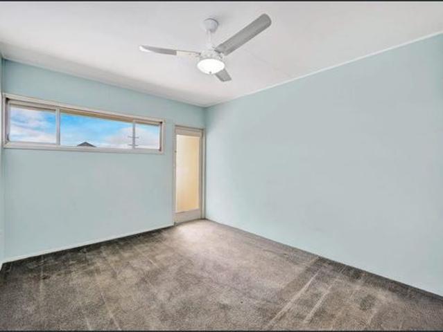 Tidy Unit in Convenient Location