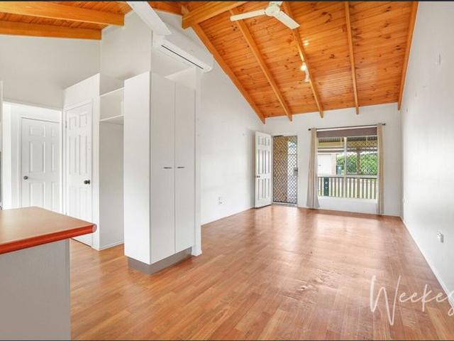 TIDY UNIT IN SECURE COMMUNITY!