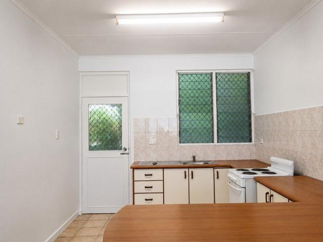 TIDY UNIT IN QUIET COMPLEX