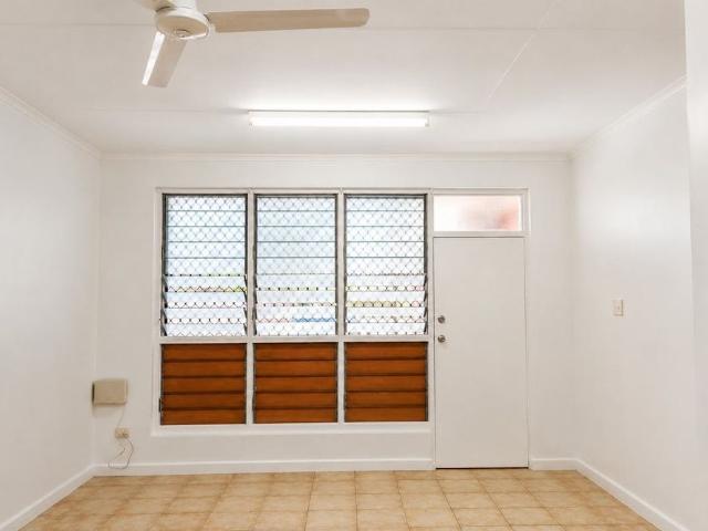 TIDY UNIT IN QUIET COMPLEX