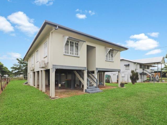 TIDY UNIT IN TOWN WITHIN WALKING DISTANCE TO CBD