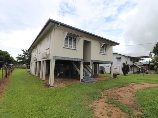 TIDY UNIT IN TOWN WITHIN WALKING DISTANCE TO CBD