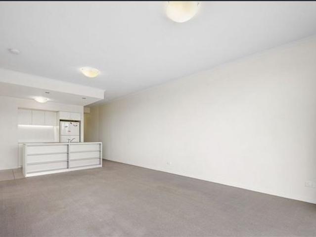 TIDY UNIT LOCATED IN THE CBD