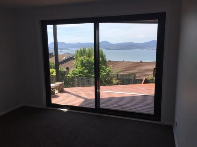 Tidy unit with a View!
