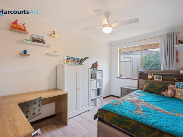Tidy Unit with Floral Garden