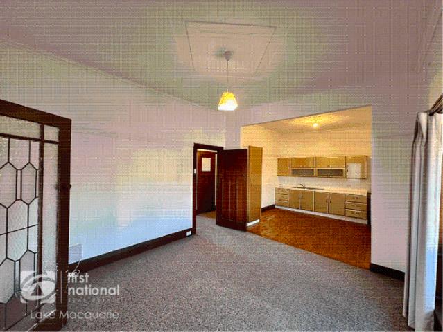 Tidy 1 Bedroom Unit in Convenient Mayfield Location