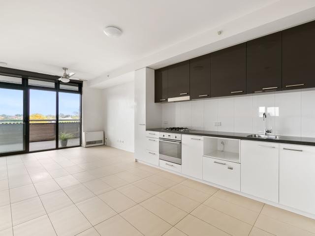 tidy 2 bed apartment with spacious balcony!