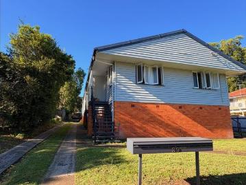 Tidy 2 Bedder Centrally Located