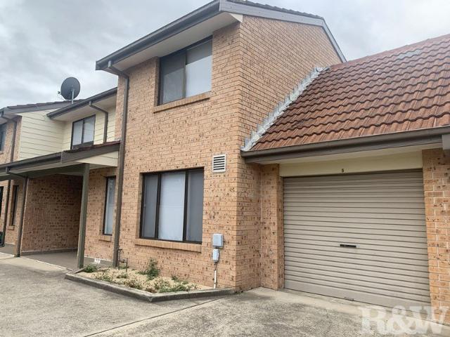 Tidy 2 bedroom Townhouse In a Great Location!