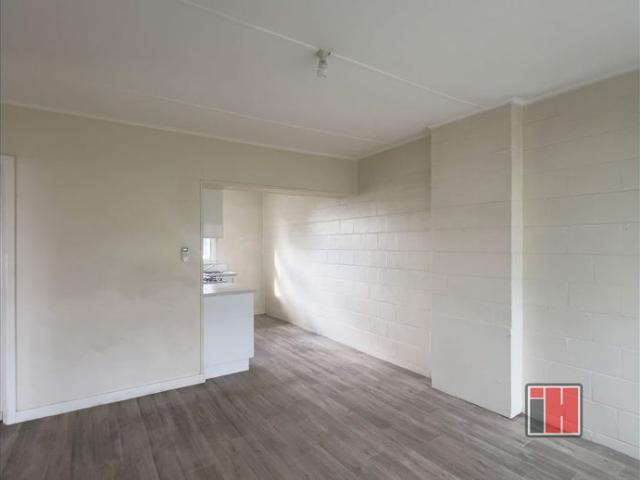 Tidy 2 Bedroom Unit in a Convenient Rosebud Location