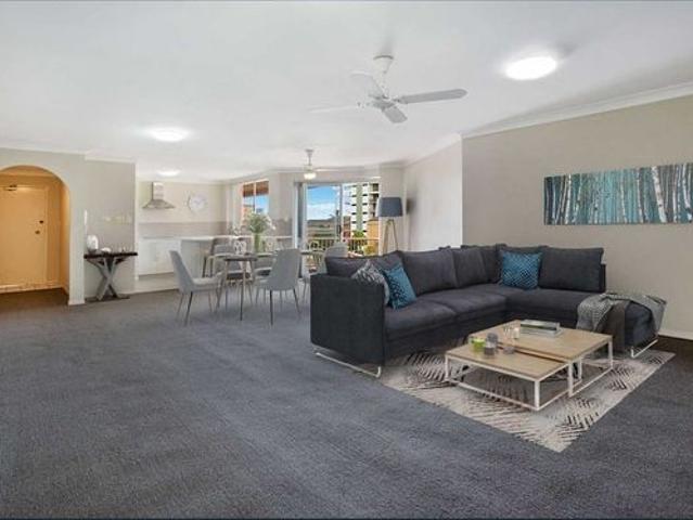 TIDY 2 BEDROOM UNIT IN THE HEART OF TWEED HEADS