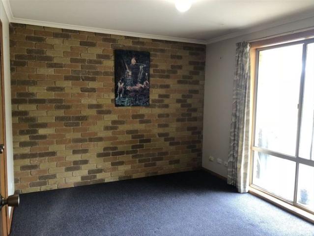 Tidy 2 bedroom unit