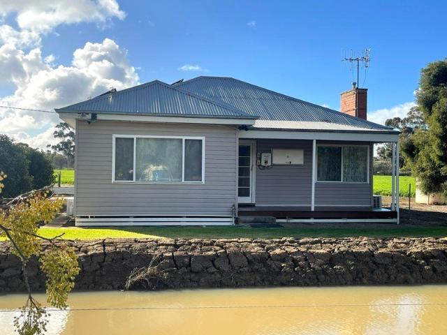 Tidy 2 bedroom with amazing shedding $550.00 per week