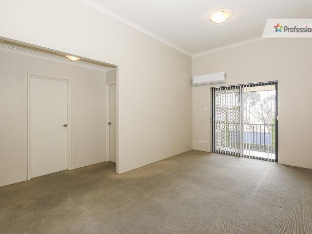 TIDY 2 BEDROOM IN SECURE COMPLEX