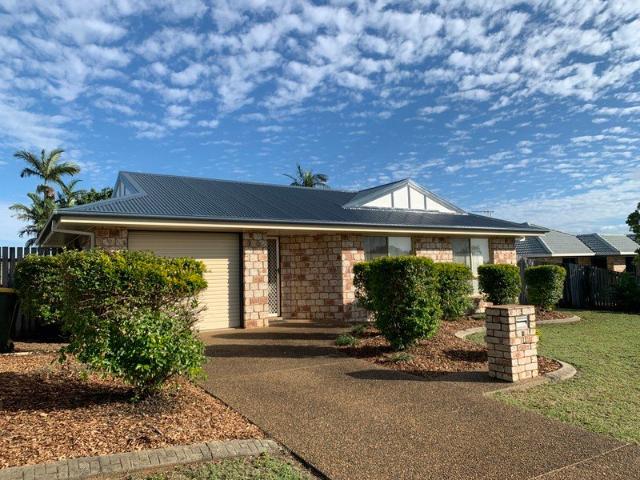Tidy 3 bedroom brick home situated in a great neighbourhood