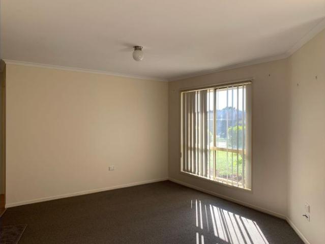 Tidy 3 bedroom brick home situated in a great neighbourhood