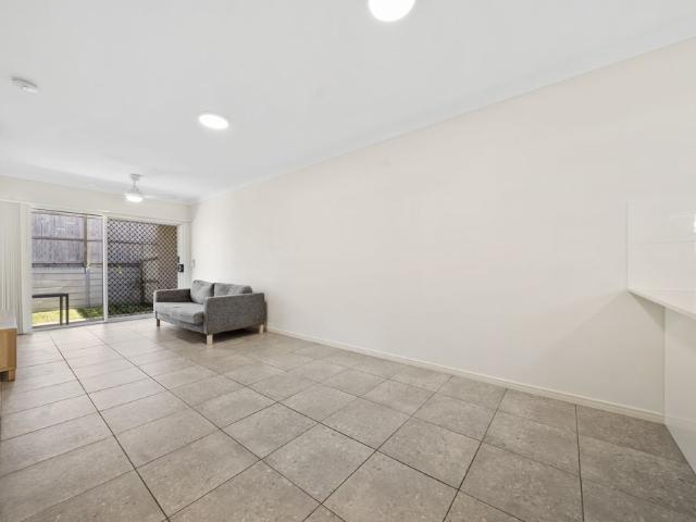 Tidy 3 Bedroom Duplex in Prime Pimpama Location Partly Furnished!