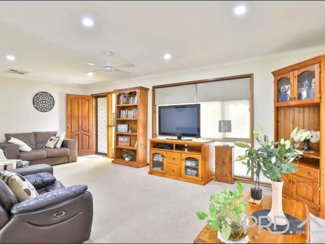 TIDY 3 BEDROOM FAMILY HOME