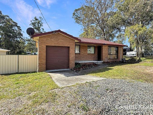 Tidy 3 bedroom home in Coomba Park