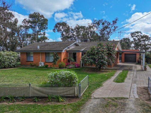 TIDY 9.5 ACRE LIFESTYLE PROPERTY WITH EXCELLENT SHEDDING & WATER