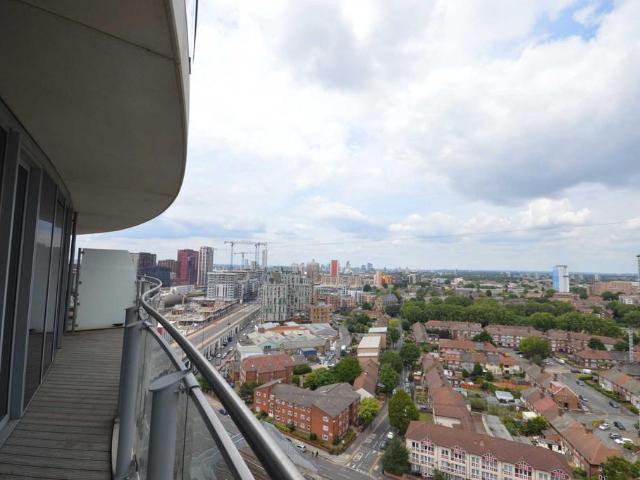 Tidal Basin Road, Victoria Docks 2 bed apartment to rent £3,007 pcm £694 pw