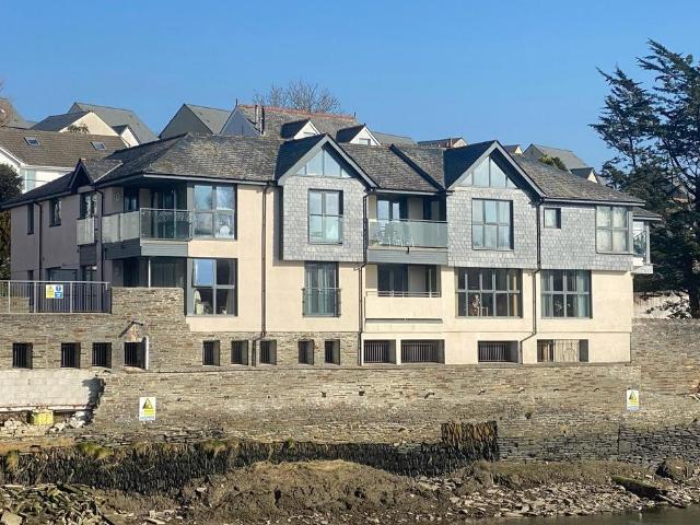 Tides Reach Apartments, Wadebridge, PL27 2 bed flat to rent £1,200 pcm £277 pw