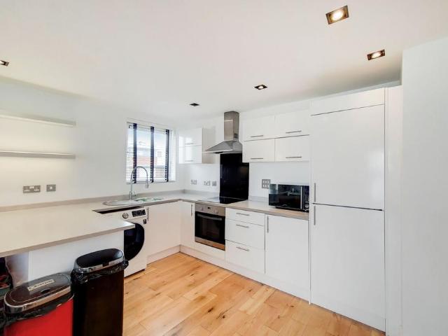 Tideslea Tower, Woolwich, London, SE28 2 bed flat to rent £2,070 pcm £478 pw