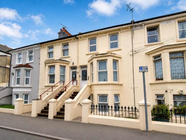 Tideswell Road, Eastbourne, 2 bed maisonette to rent £1,095 pcm £253 pw