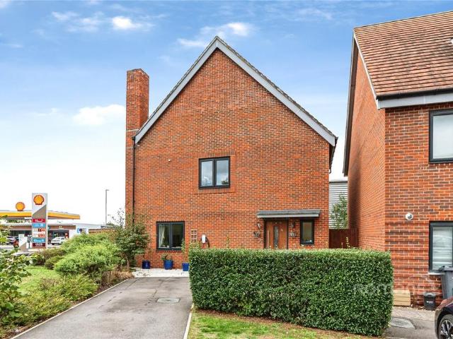 Tidman Road, Reading, Berkshire, RG2 2 bed detached house to rent £1,875 pcm £433 pw