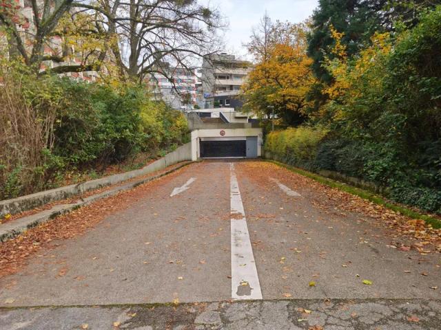 Tiefgaragenstellplatz in der City von GL Bensberg