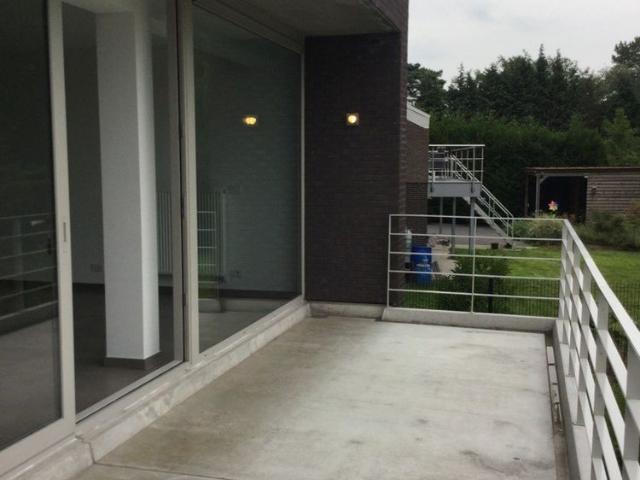 Tielrode – Ruim gelijkvloers appartement met groot terras