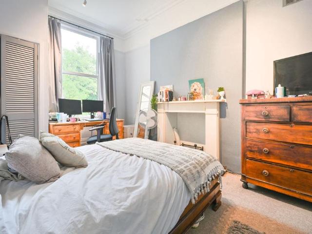 Tierney Road, Streatham Hill, London. 3 bed flat to rent £2,650 pcm £612 pw