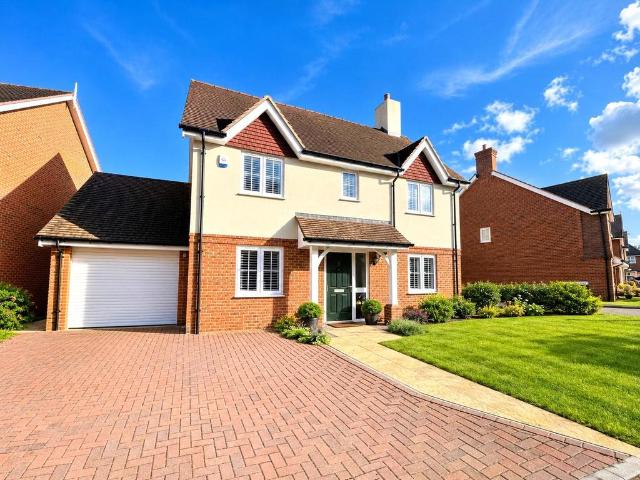 Tiger Moth Lane, Elstead, Godalming. 4 bed detached house to rent £3,200 pcm £738 pw