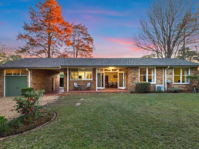 Tightly held 1,505sqm estate like setting, moments from village convenience