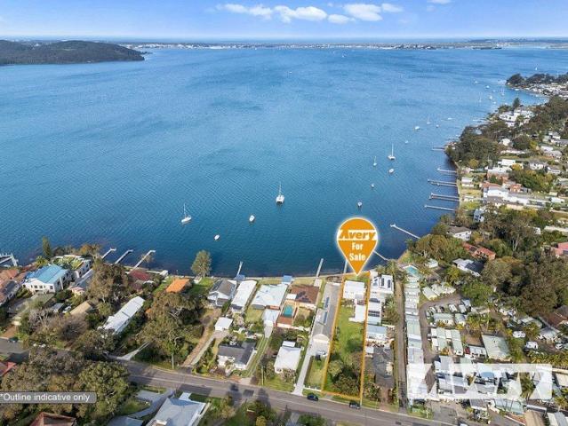 Tightly Held Carey Bay Home in an Exceptional Lakeside Position