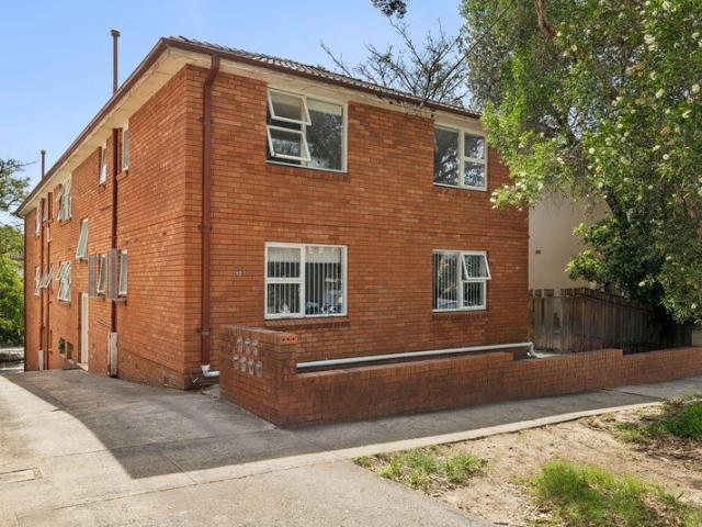 Tightly Held Block of Six on Coogee's Doorstep to be Sold in One Line