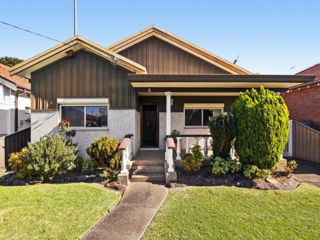 Tightly held home on superb 594sqm block in prized street