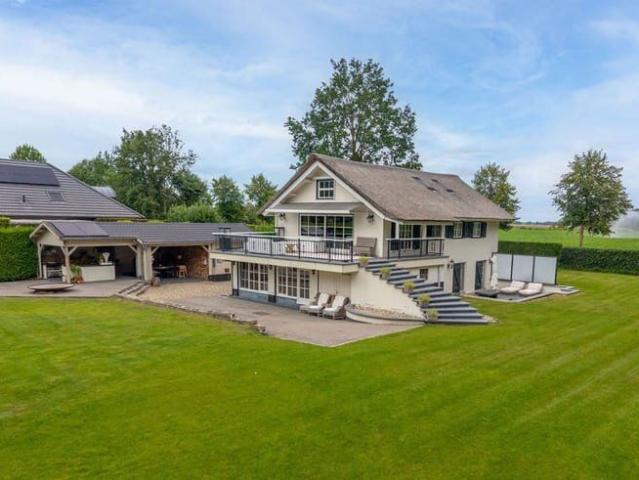TIJDELIJK BESCHIKBAAR | EEN BIJZONDERE VILLA IN HET GROEN
