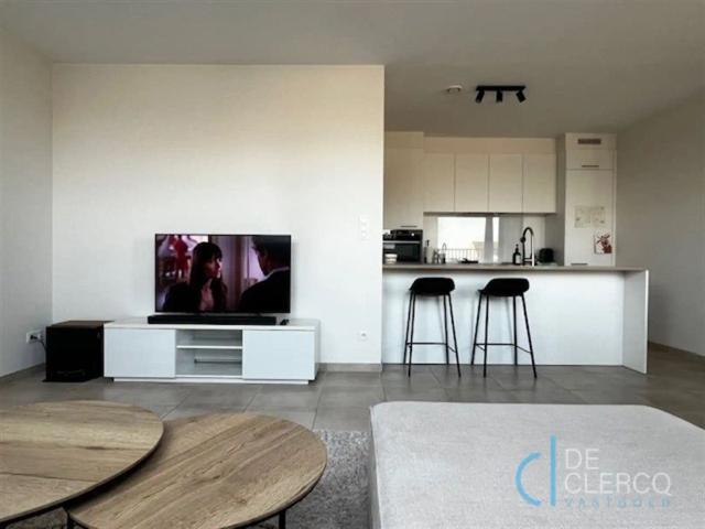 Tijdloos appartement TE HUUR in centrum Lochristi!