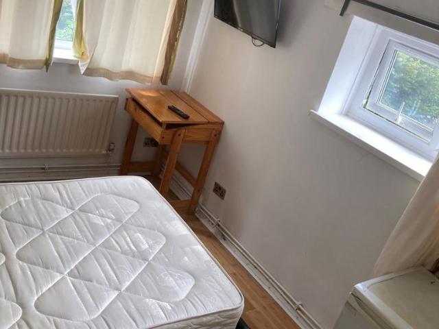 Tildesley Road, London SW15 1 bed house of multiple occupation to rent £950 pcm £219 pw